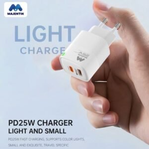 Majentik MC-002 25W قدرة شحن تصل إلى 25 واط، مما يتيح شحن الأجهزة بسرعة، تصميم صغير وخفيف ، حماية من الشحن والحرارة والتيار الزائد,منفذ Type-C PD & USB-A