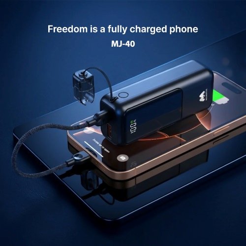 باور بانك Majentik MJ-40 بسعة 10000mAh وشحن سريع PD 22.5W، مزود بكابل Type-C مدمج وشاشة ذكية وتصميم صغير مناسب للسفر والطيران مع أنظمة حماية متكاملة.