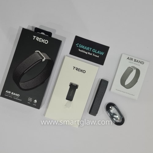 محتويات علبة TREKO Air Band Smart Tracker مع سوار نايلون وكابل شحن مغناطيسي